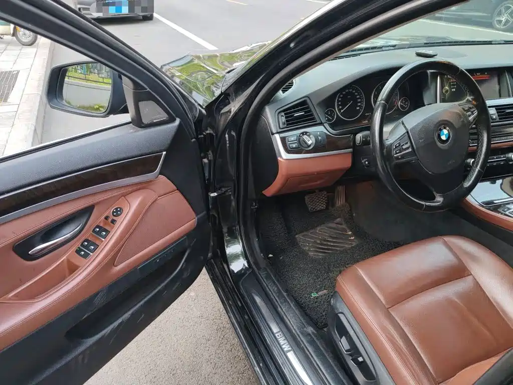 BMW 5 Series 2015 — фото 14