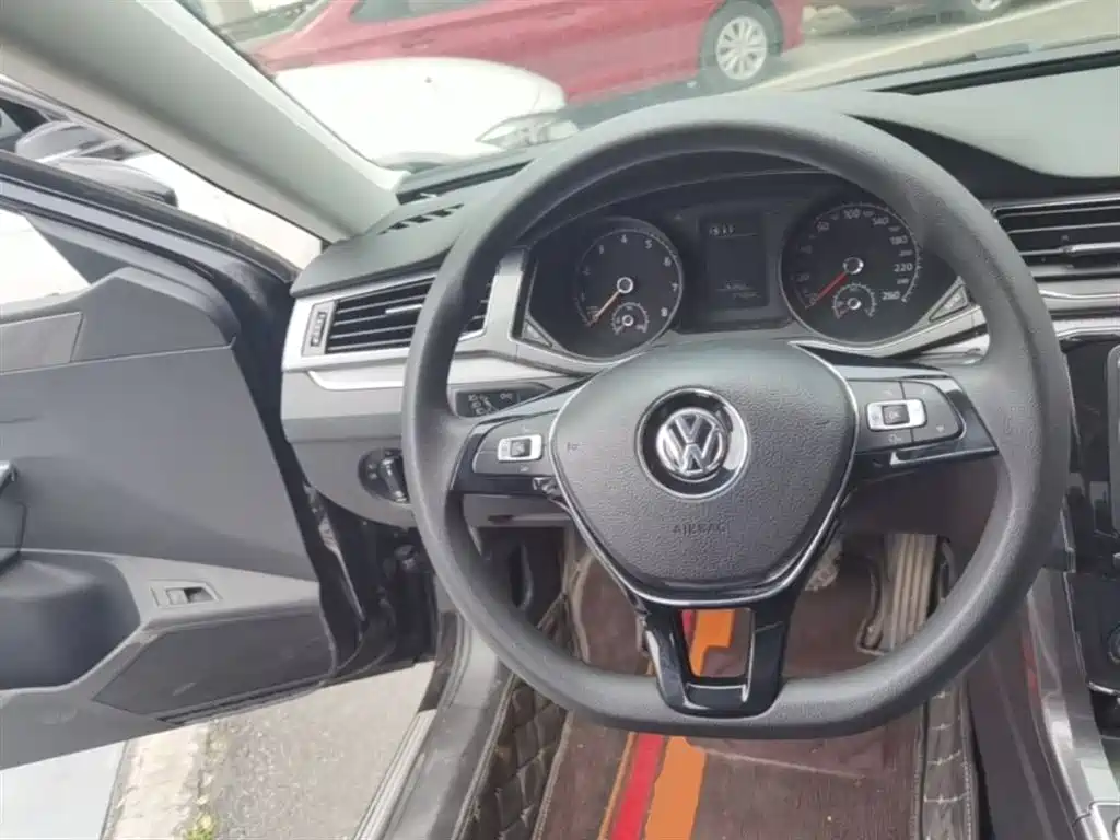Volkswagen Passat 2019 — фото 11
