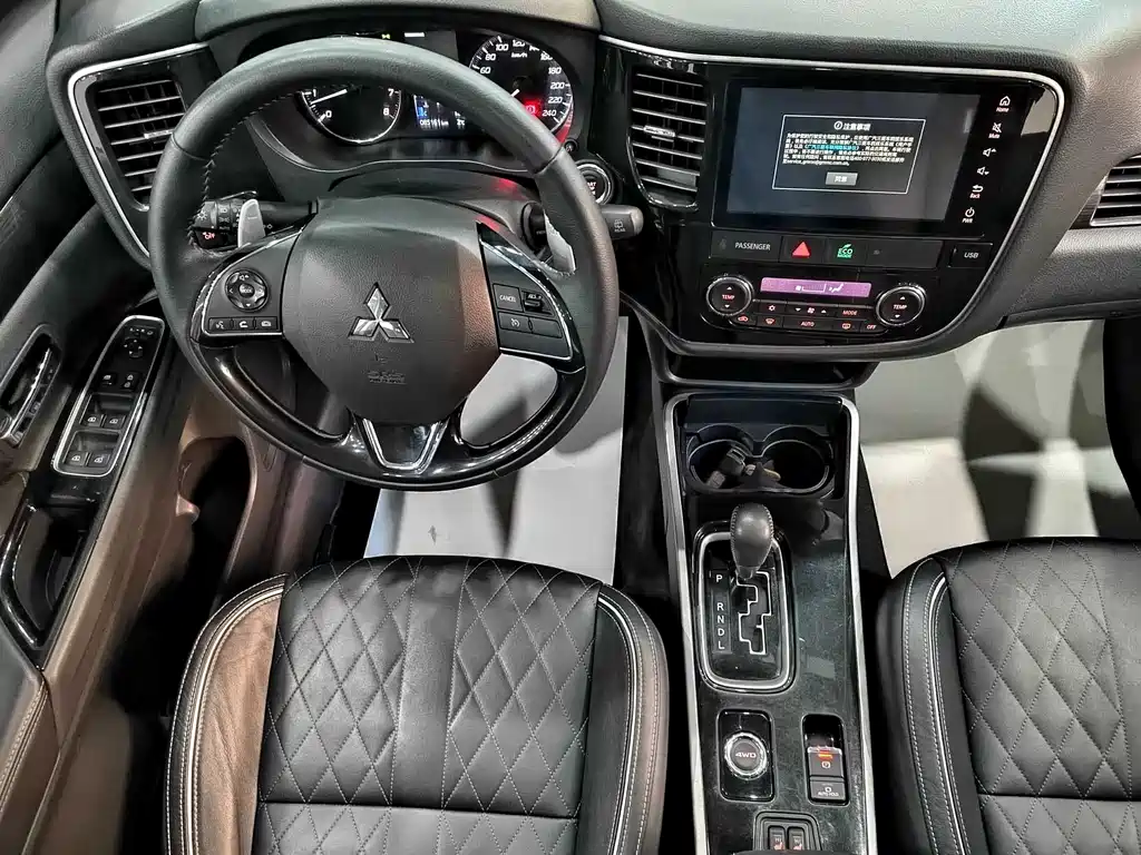Mitsubishi Outlander 2021 — фото 12