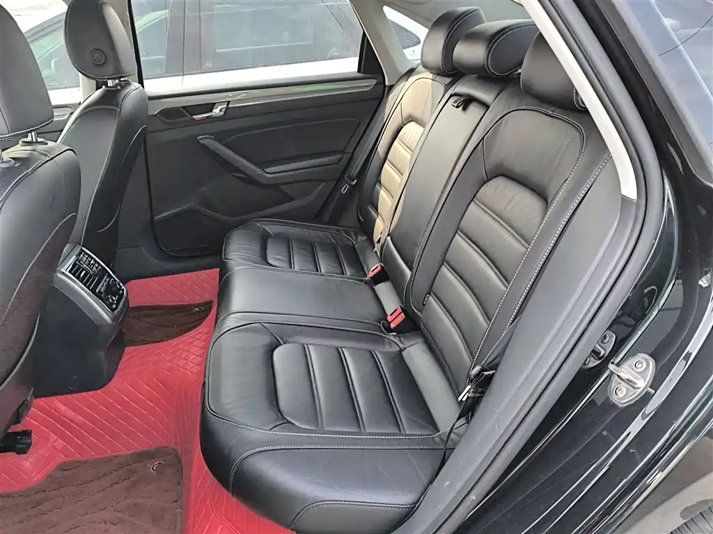 Volkswagen Passat 2018 — фото 17