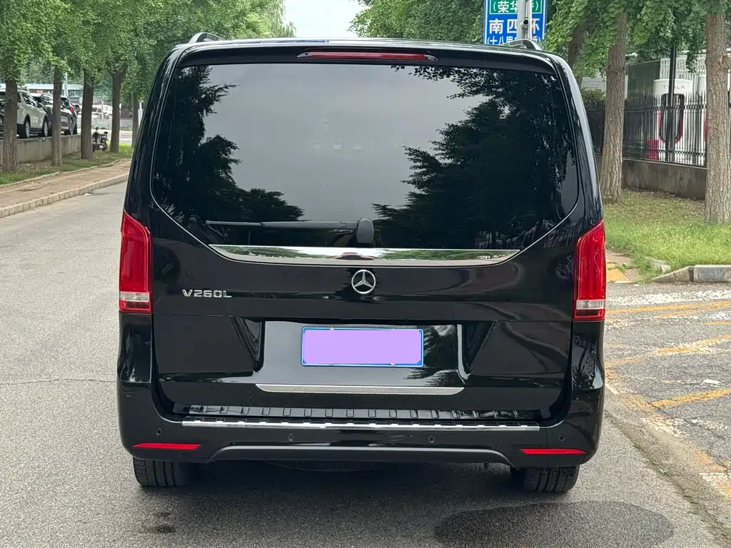 Mercedes-Benz V-Class 2023 — фото 5