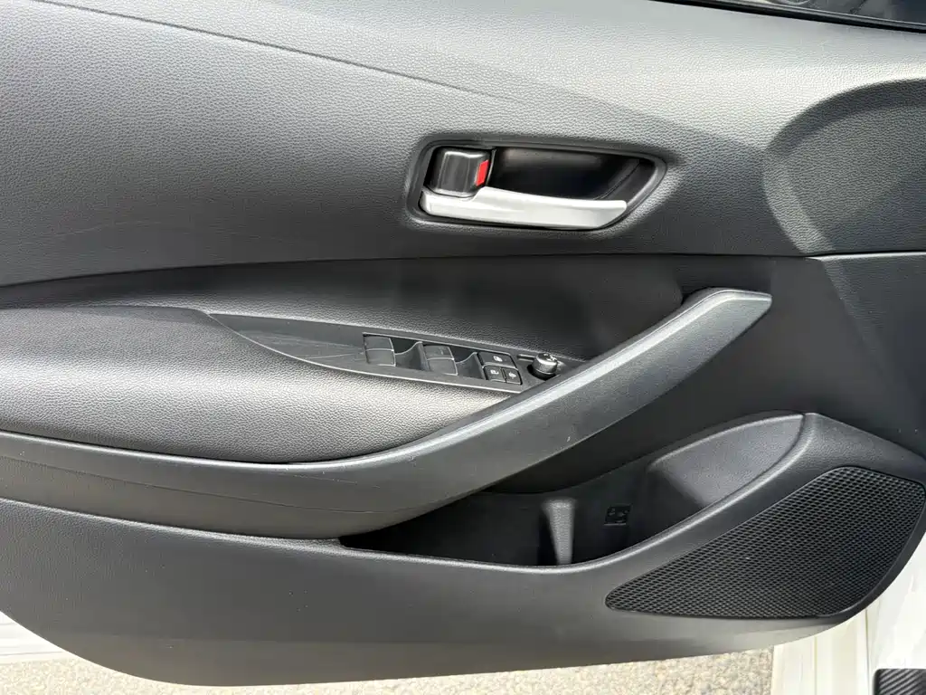 Toyota Corolla 2023 — фото 10