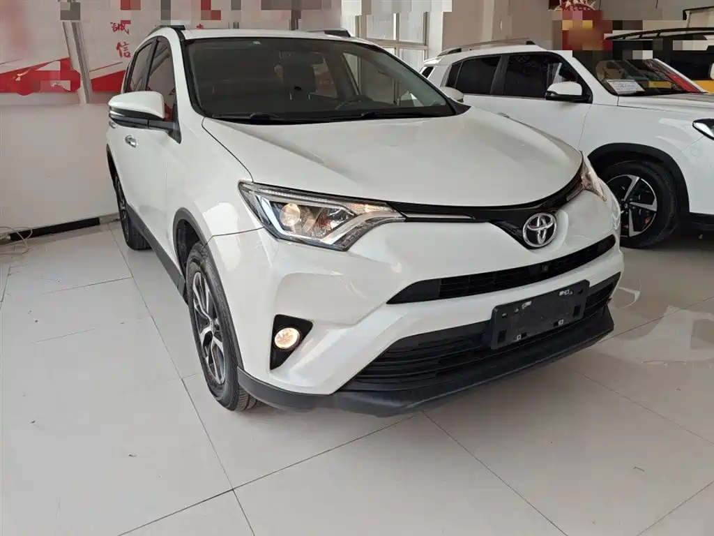 Toyota RAV4 2018 — фото 4