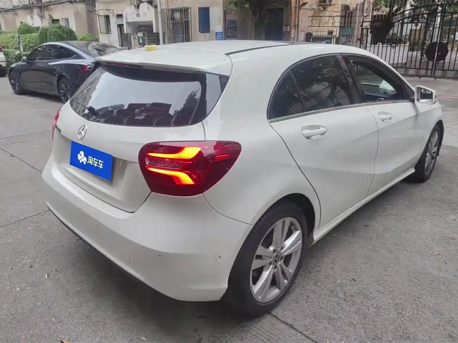 Mercedes-Benz A-Class 2017 — фото 3