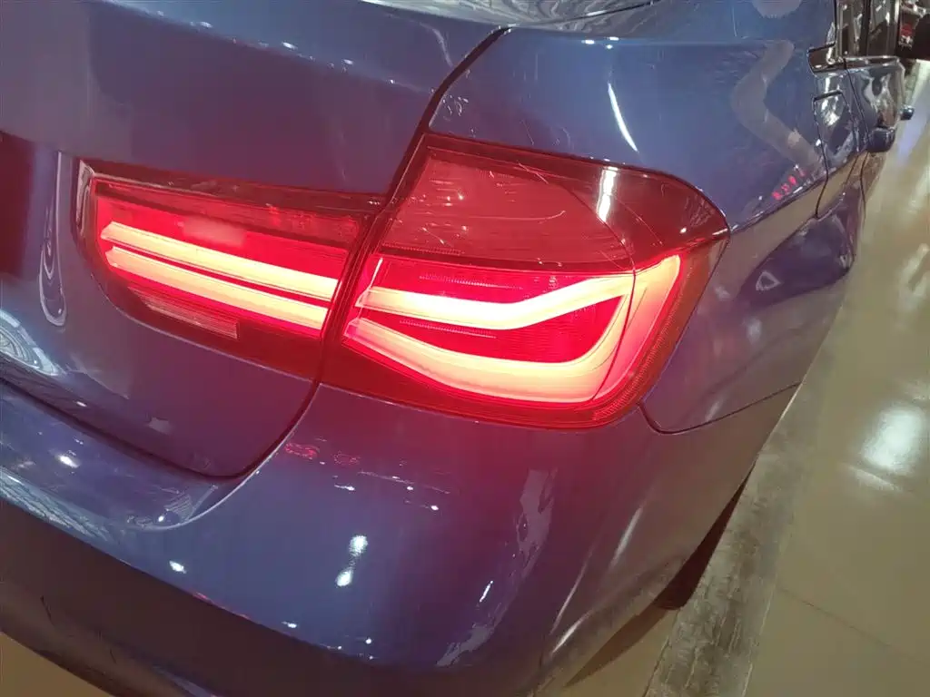 BMW 3 Series 2018 — фото 24