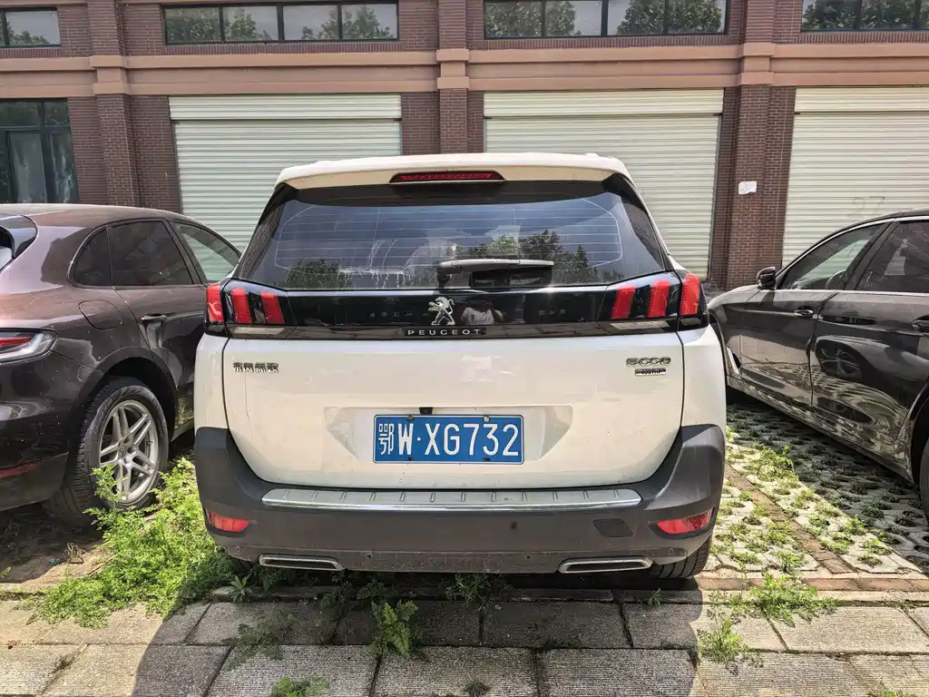 Peugeot 5008 2022 — фото 11