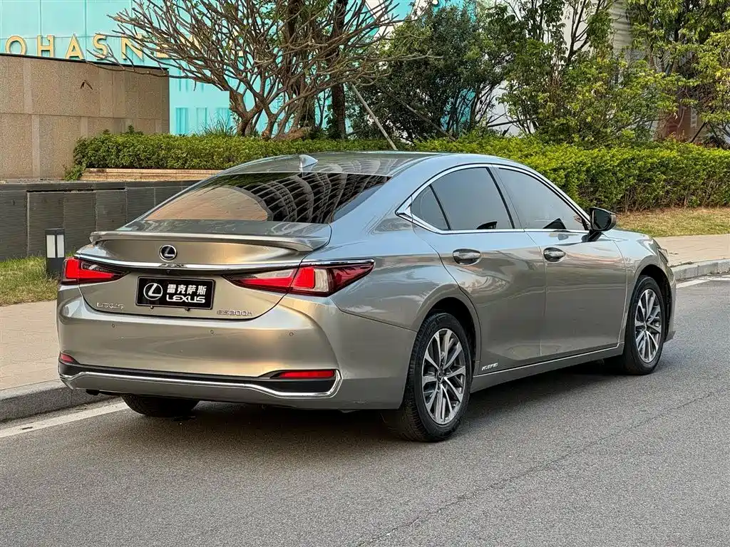 Lexus ES 2021 — фото 6
