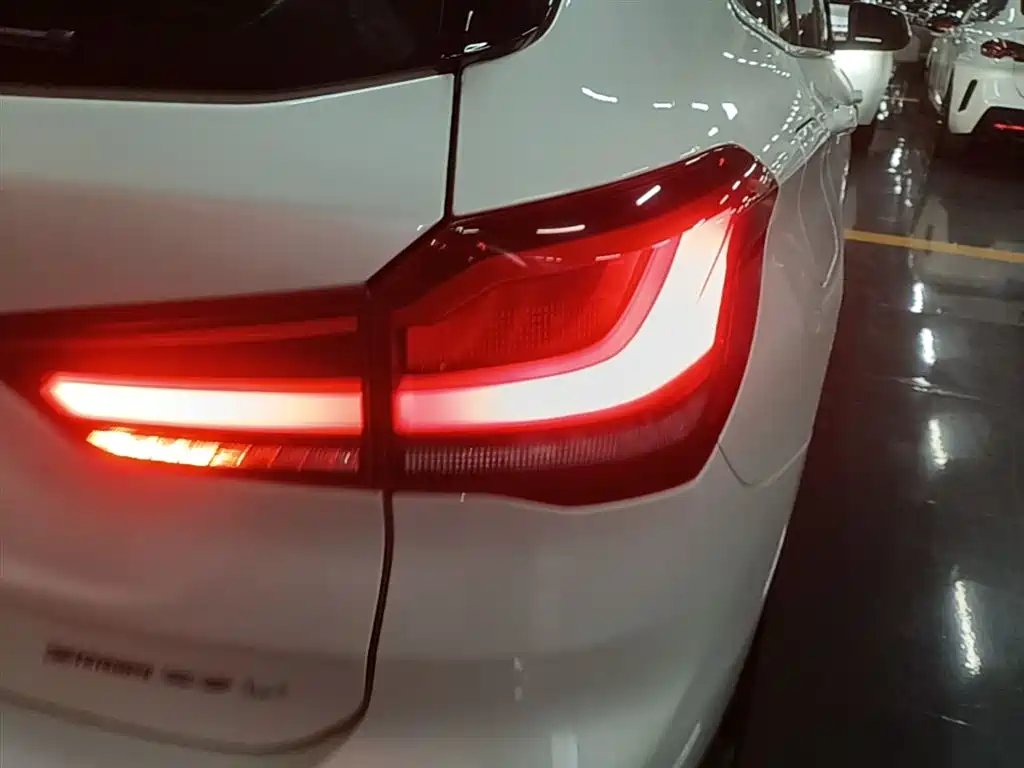 BMW X1 2021 — фото 8