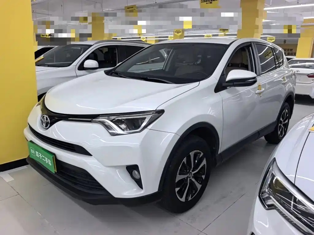 Toyota RAV4 2018 — фото 1