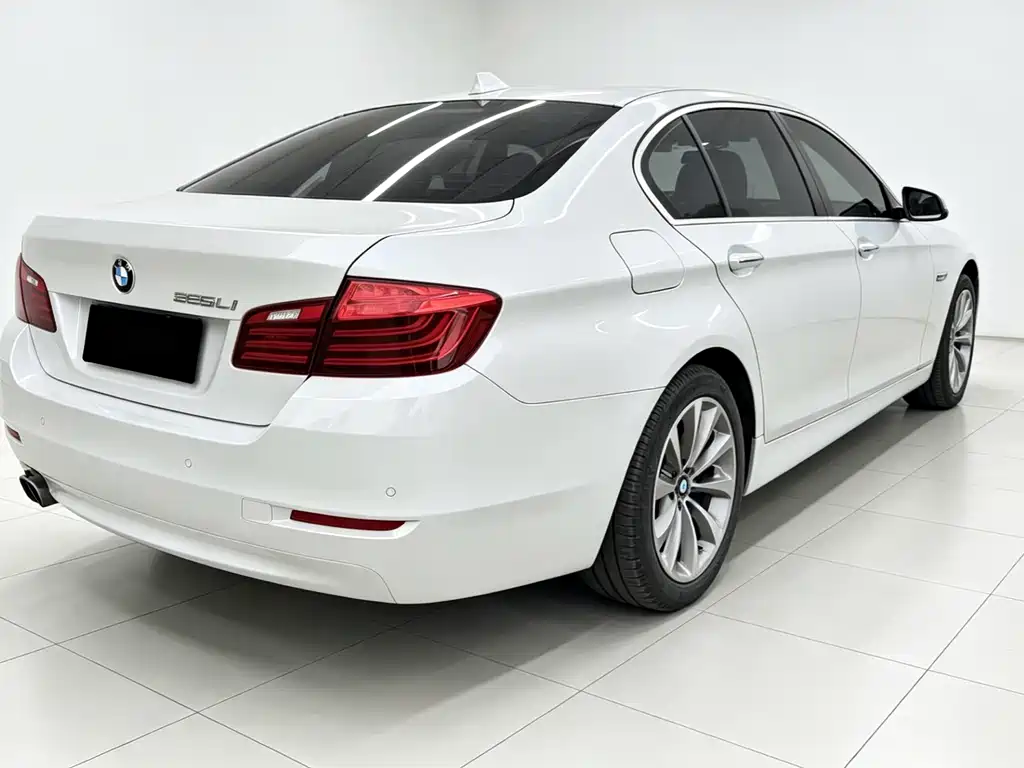 BMW 5 Series 2016 — фото 5