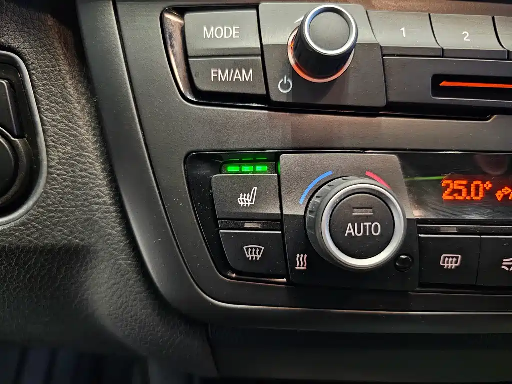 BMW 3 Series 2015 — фото 16