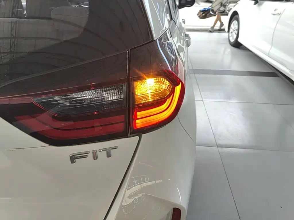 Honda Fit 2023 — фото 8