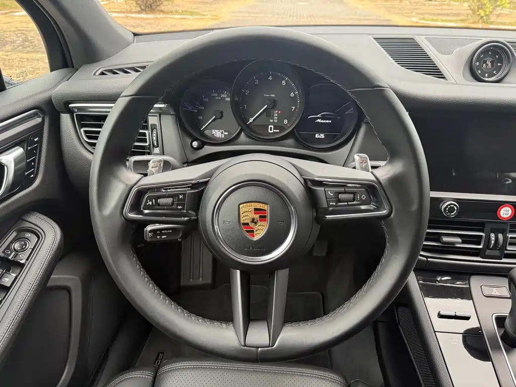 Porsche Macan 2023 — фото 11