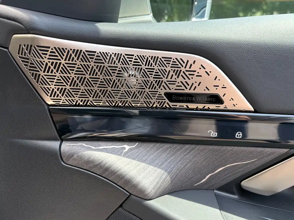 BMW 5 Series 2025 — фото 15