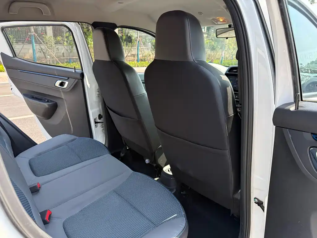 Renault Eno 2020 — фото 13