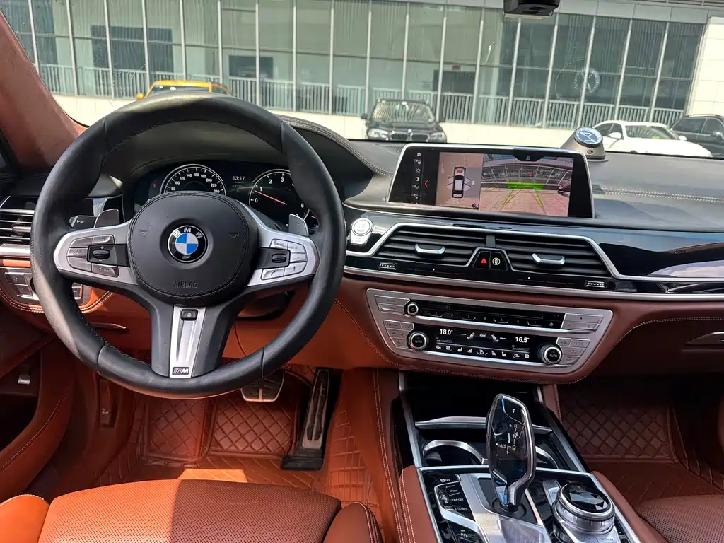 BMW 7 Series 2018 — фото 24