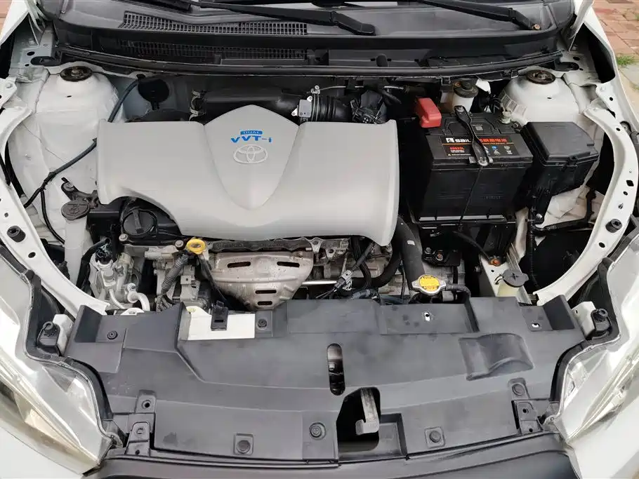 Toyota Yaris L 2015 — фото 10
