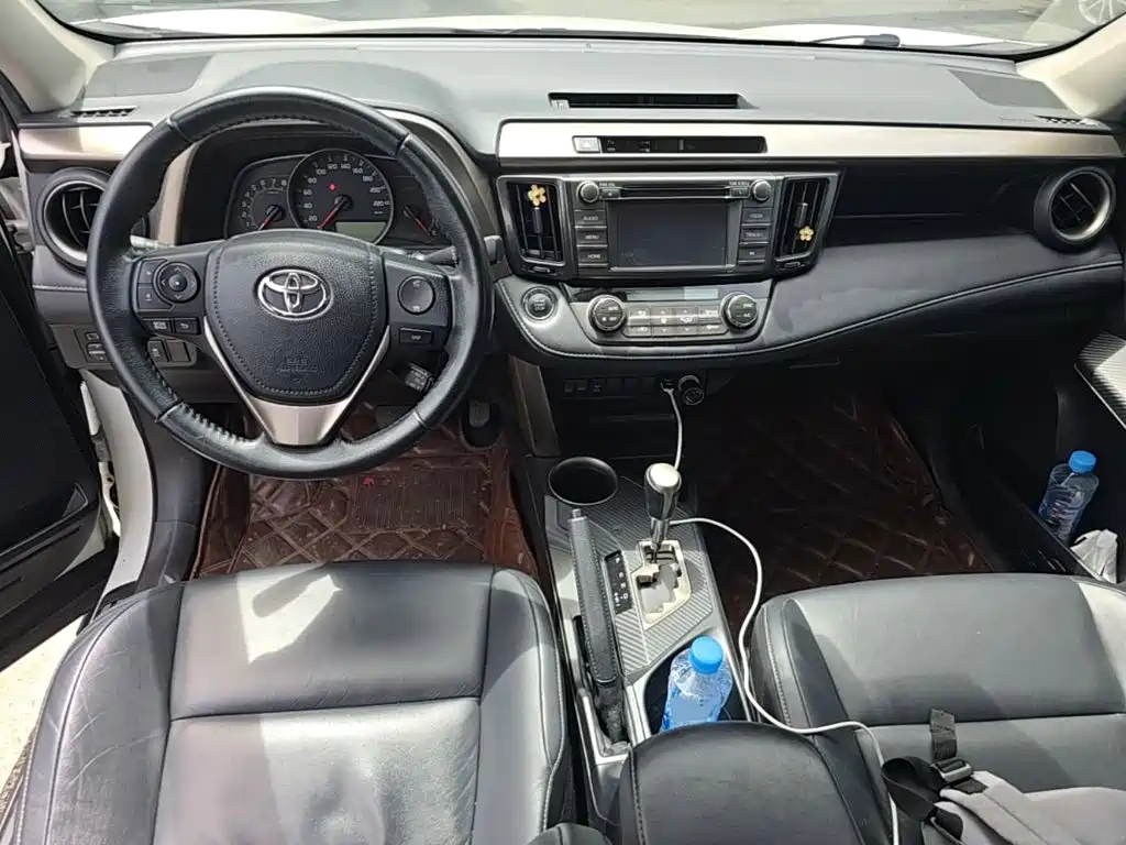 Toyota RAV4 2014 — фото 10