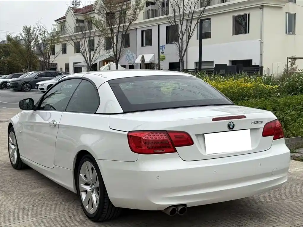 BMW 3 Series 2011 — фото 13