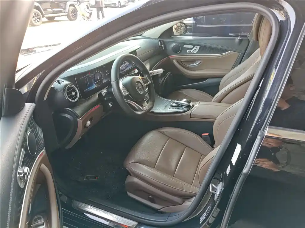 Mercedes-Benz E-Class 2018 — фото 15