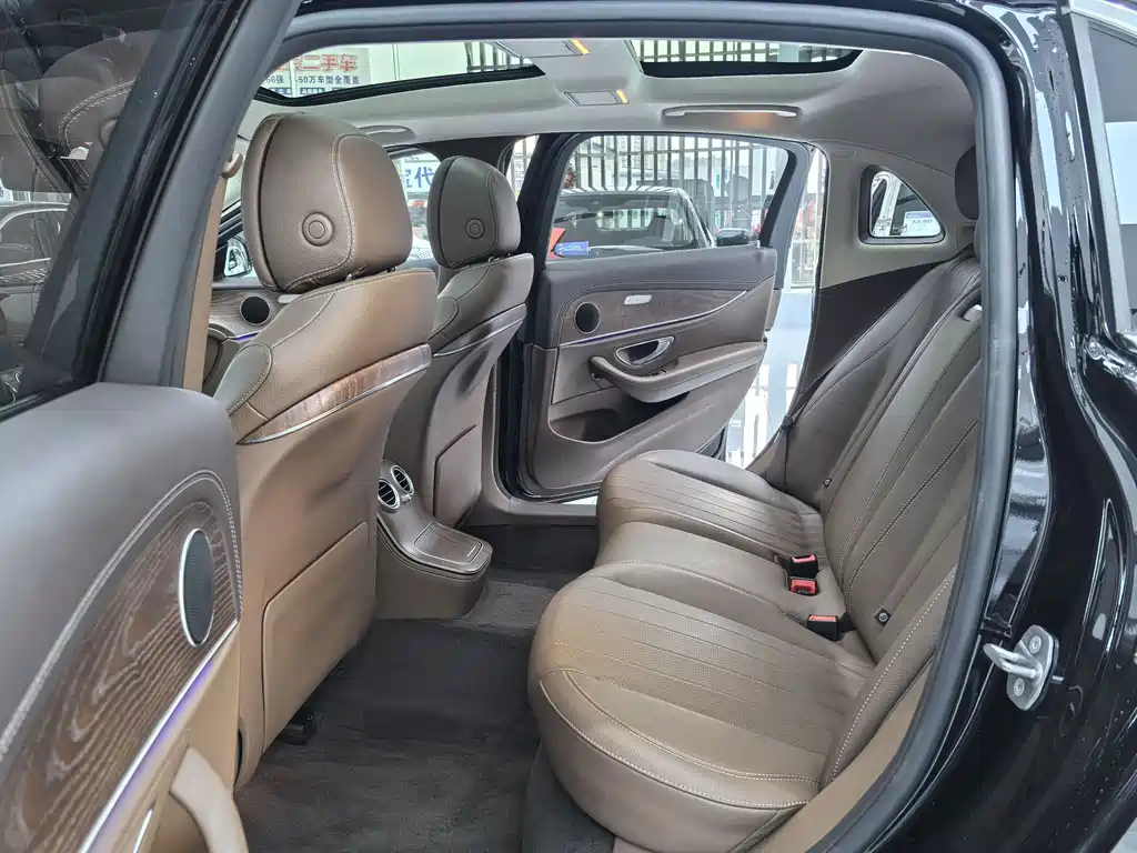 Mercedes-Benz E-Class 2022 — фото 10