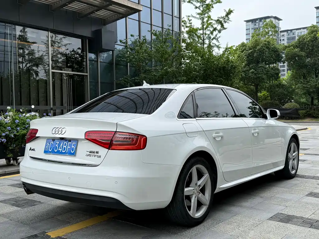 Audi A4L 2015 — фото 4