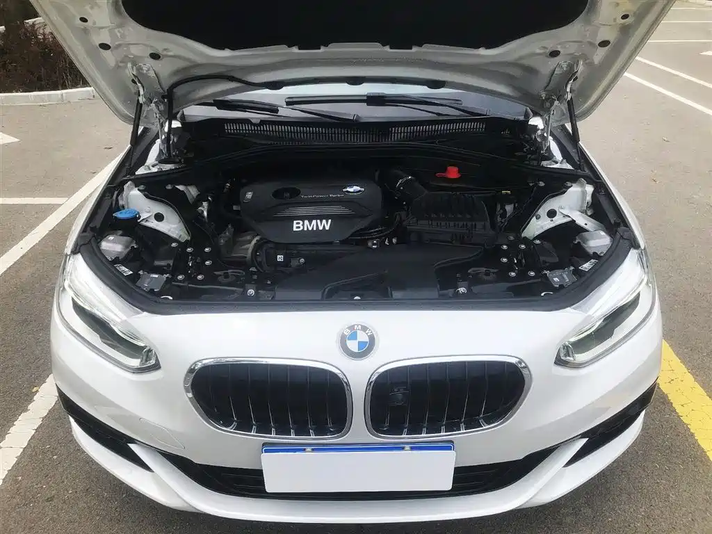 BMW 1 Series 2017 — фото 13