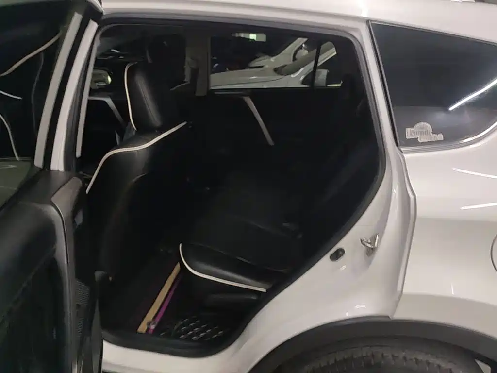 Toyota RAV4 2016 — фото 17