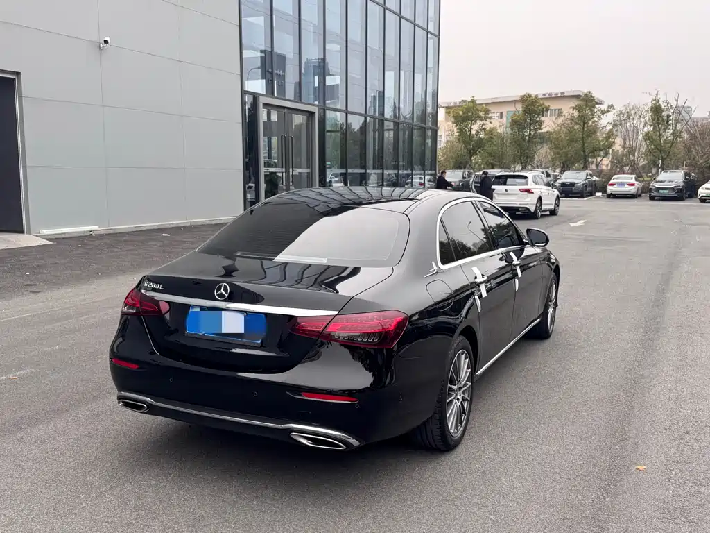 Mercedes-Benz E-Class 2022 — фото 19
