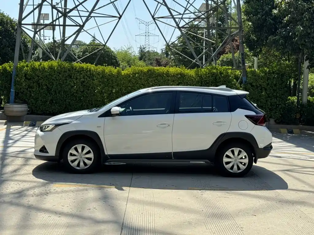 Toyota Yaris L 2022 — фото 9