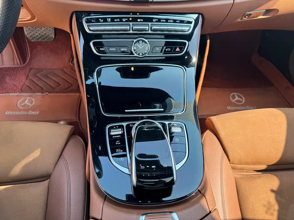 Mercedes-Benz E-Class 2018 — фото 17