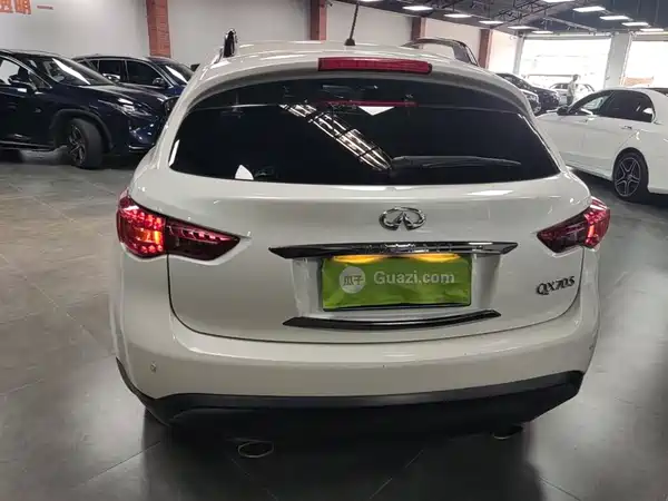 Infiniti QX70 2015