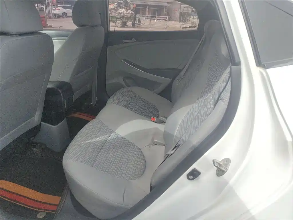 Hyundai Verna 2016 — фото 17