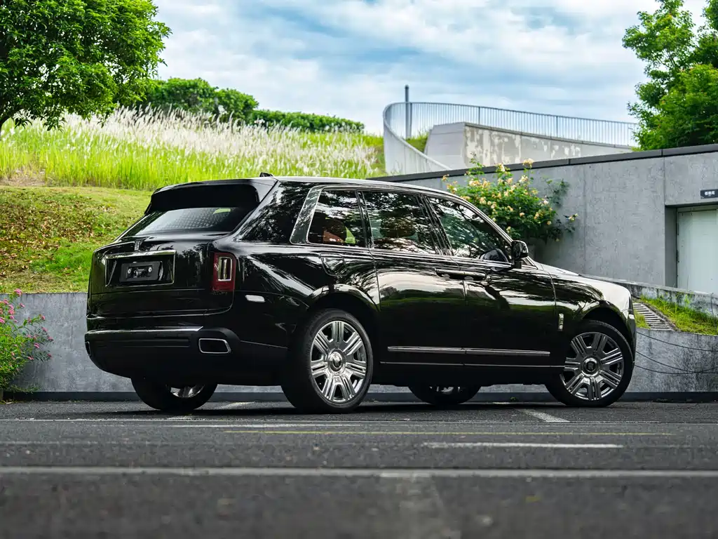 Rolls-Royce Cullinan 2020 — фото 18