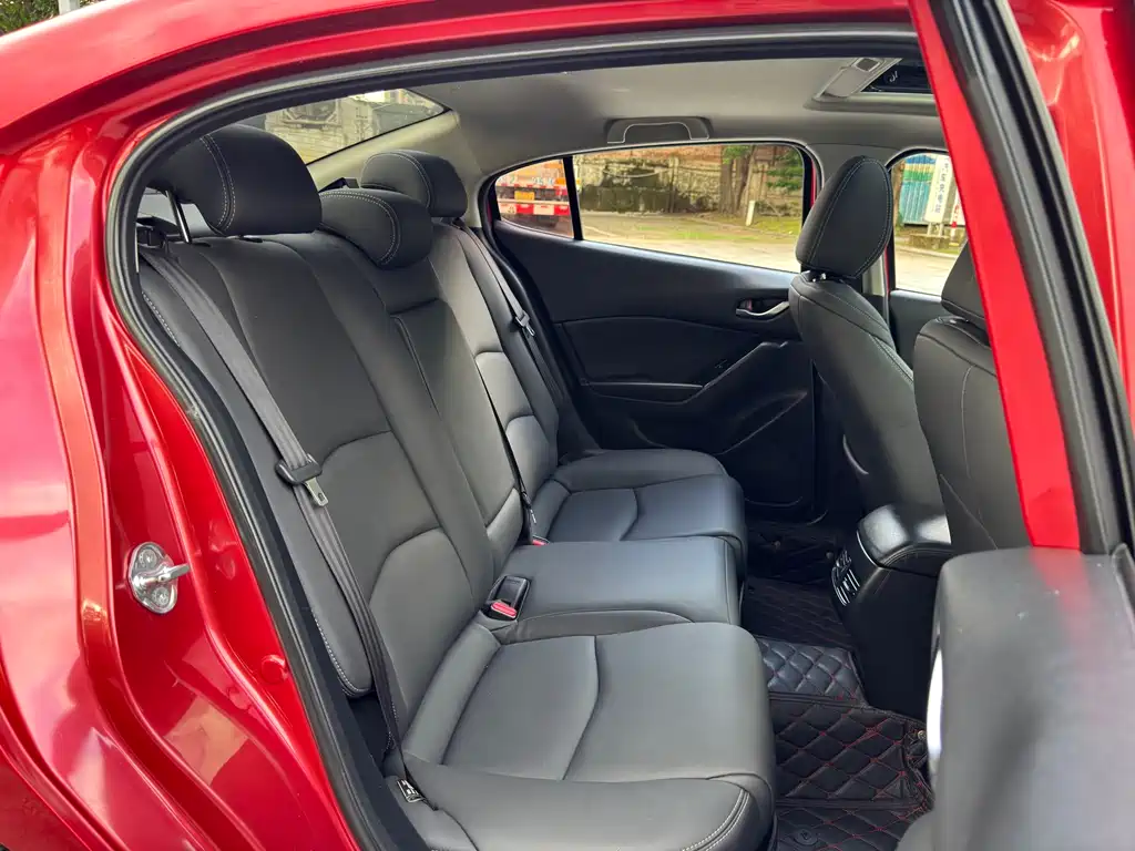 Mazda 3 Axela 2017 — фото 16