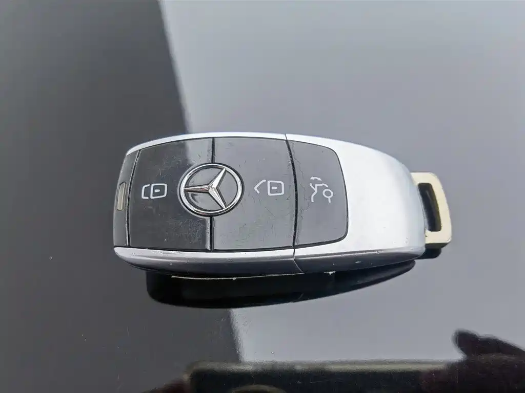 Mercedes-Benz E-Class 2017 — фото 19
