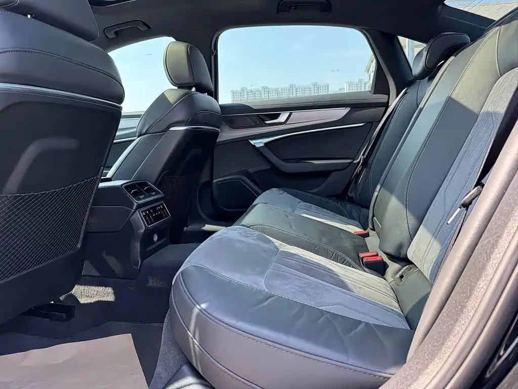 Audi A6L New Energy 2022 — фото 13