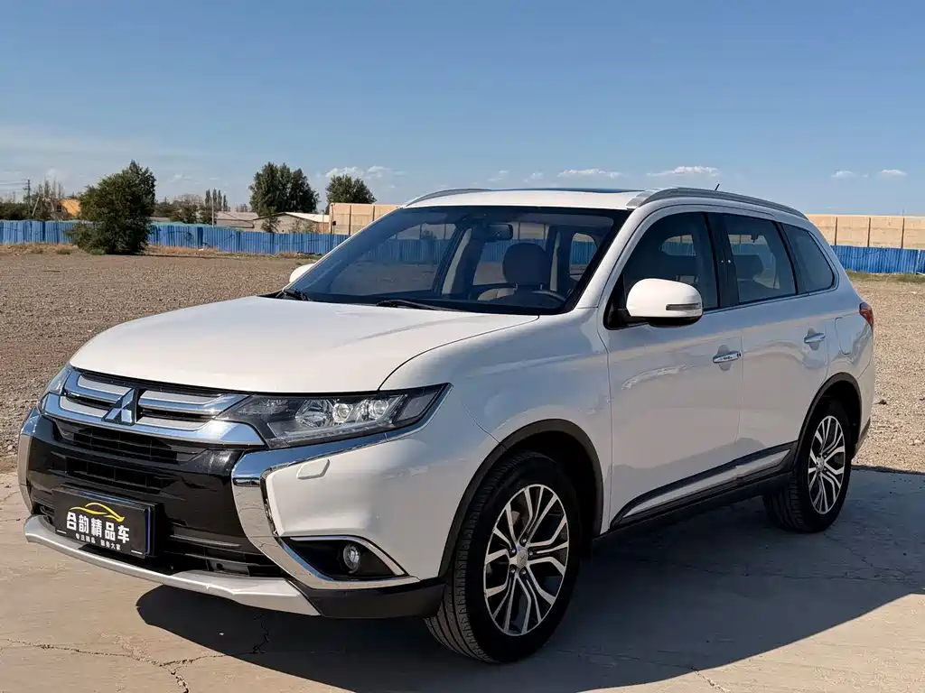 Mitsubishi Outlander 2016 — фото 1