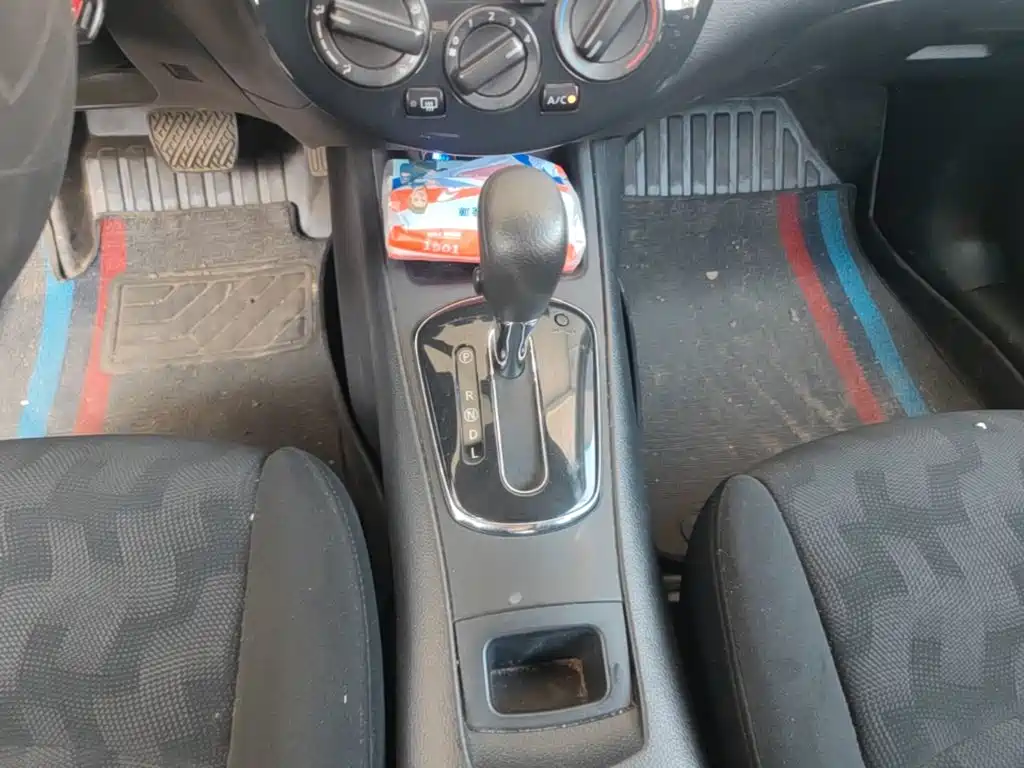 Nissan Tiida 2015 — фото 14