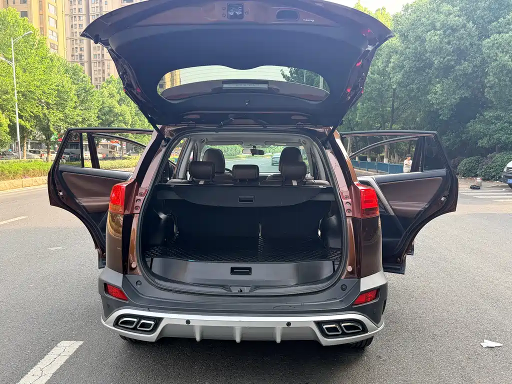 Toyota RAV4 2015 — фото 17