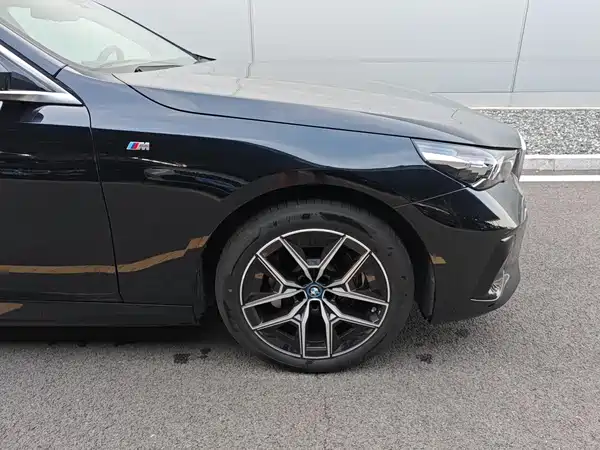 BMW i5 2025