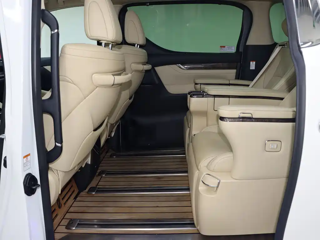 Toyota Vellfire 2023 — фото 16