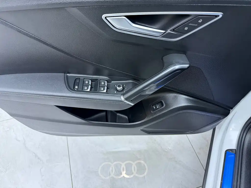 Audi Q2L 2022 — фото 8