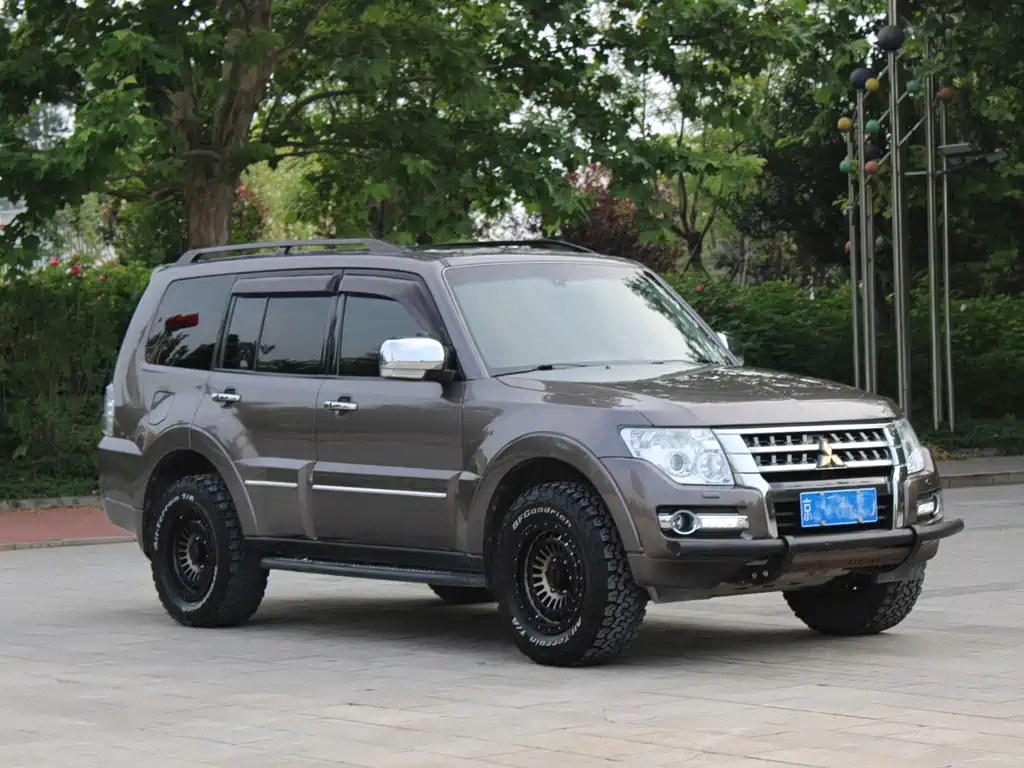 Mitsubishi Pajero 2016