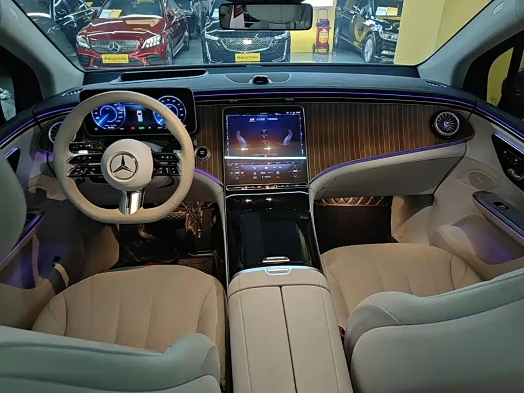 Mercedes-Benz EQE SUV 2023 — фото 10