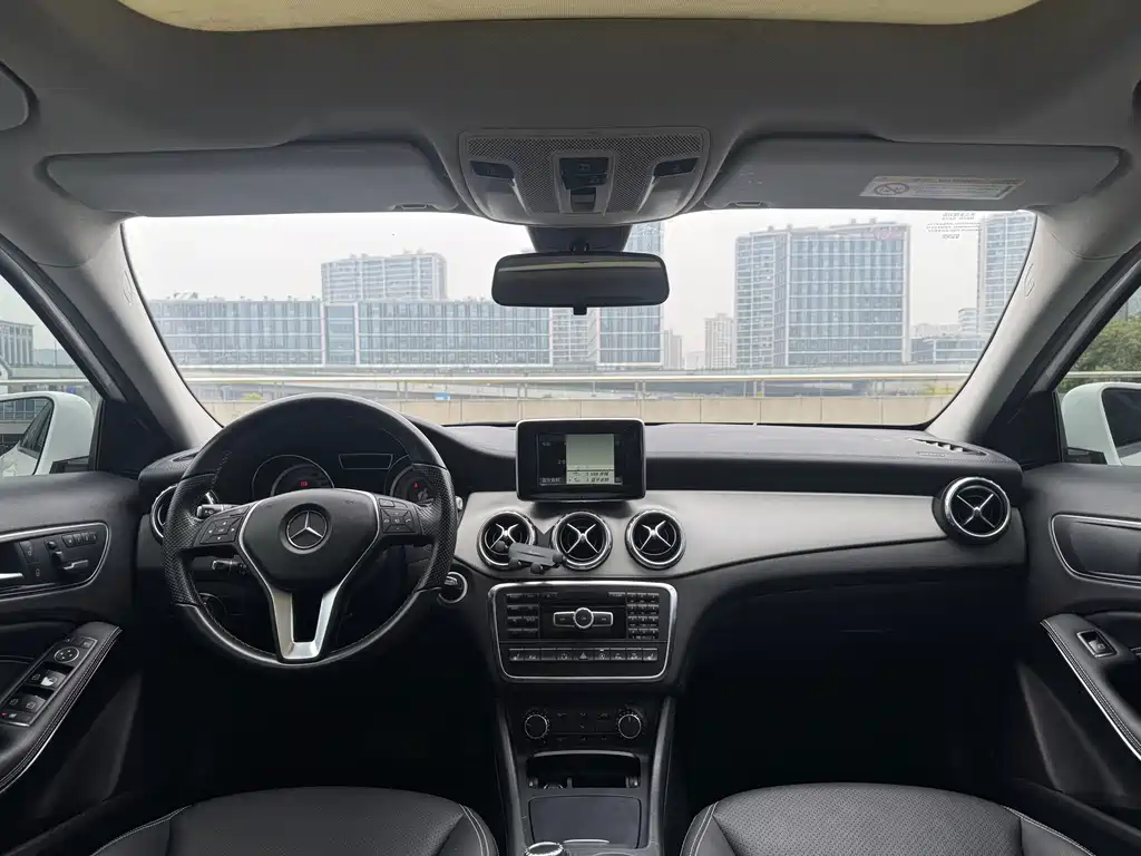 Mercedes-Benz GLA 2015 — фото 15
