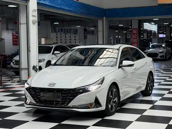 Hyundai Elantra 2023