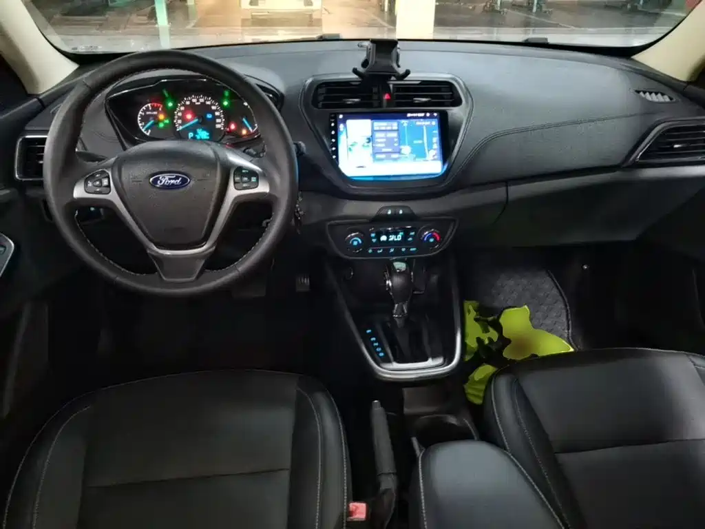 Ford Escort 2016 — фото 10