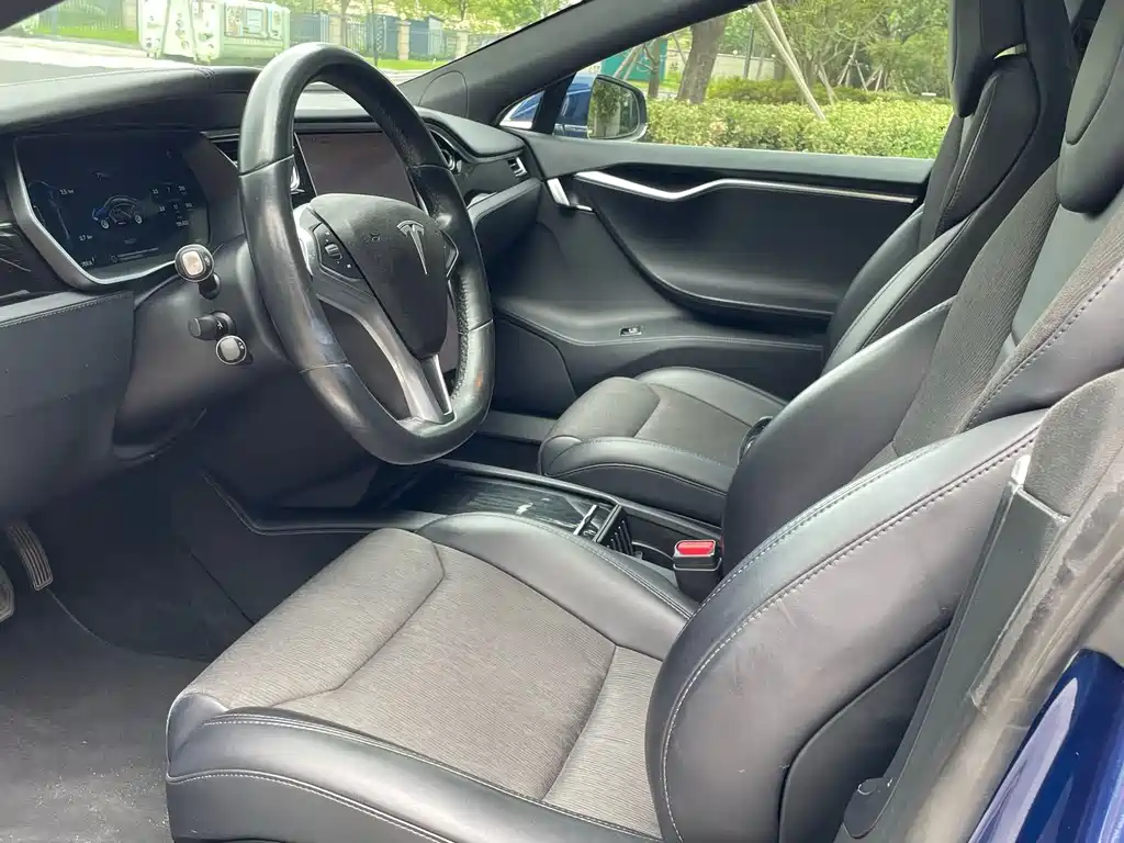 Tesla Model S 2017 — фото 13