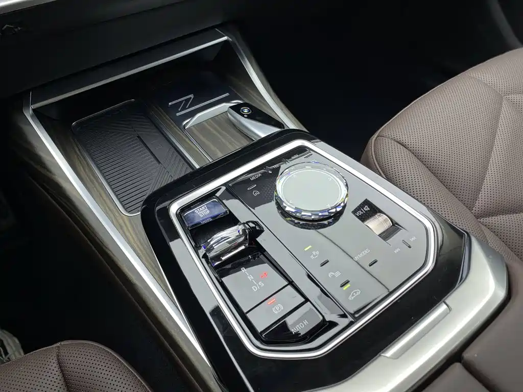 BMW 7 Series 2025 — фото 18